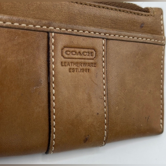 Coach LeatherWare Keychain Cardholder - Picture 2 of 8
